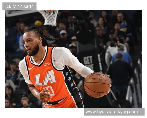 加兰半场表现出色8投4中贡献12分1板6助3断助队争胜